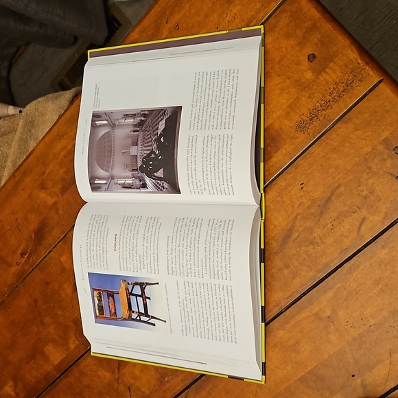 HISTORY OF FURNITURE | A GLOBAL VIEW | MARK HINCHMAN - Picture 4 of 5